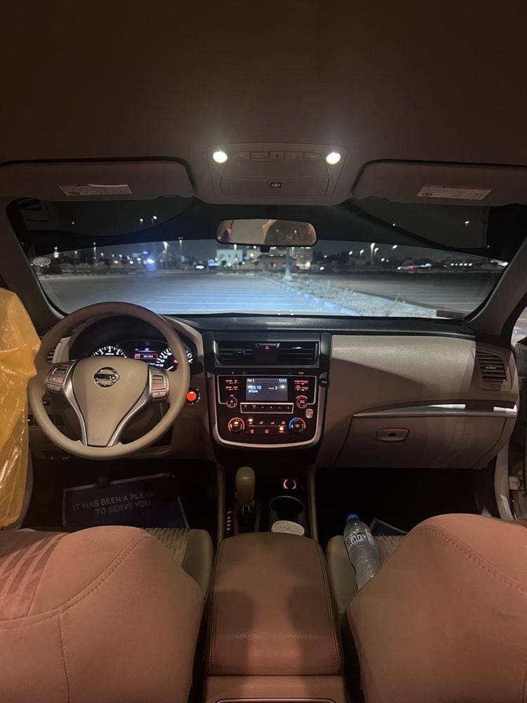 2017 Nissan Altima thumbnail 5