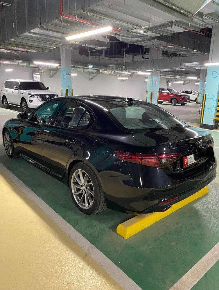 2018 Alfa Romeo Giulia thumbnail 5