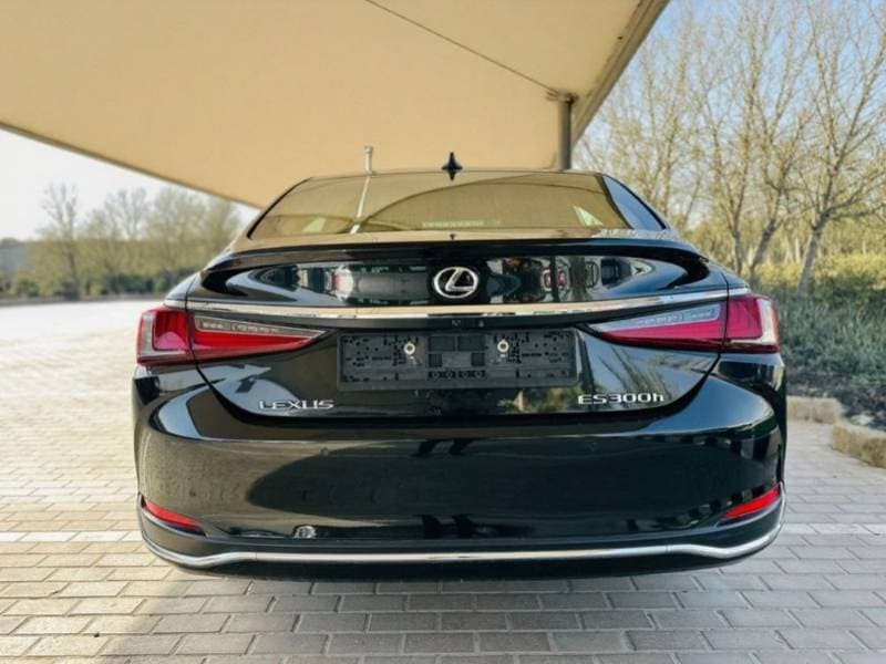 2024 Lexus ES-Series thumbnail 3