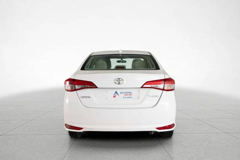 2022 Toyota Yaris thumbnail 2