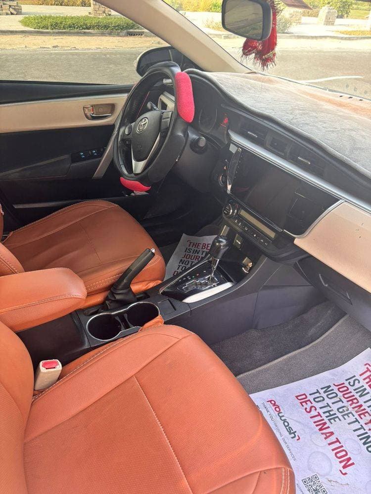 2015 Toyota Corolla thumbnail 2
