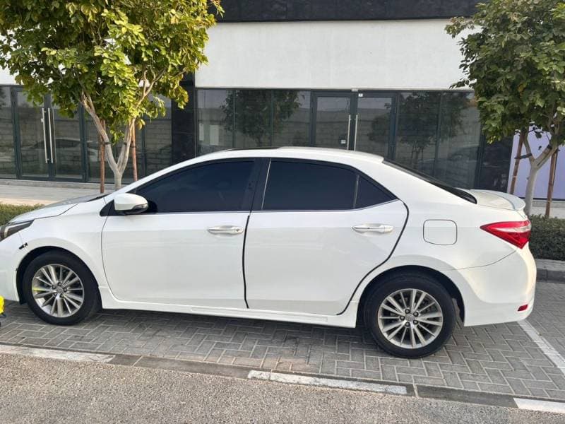 2015 Toyota Corolla thumbnail 5