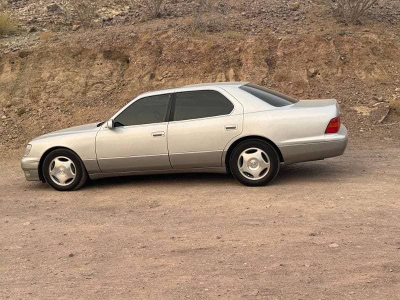 1999 Lexus LS 400 thumbnail 2
