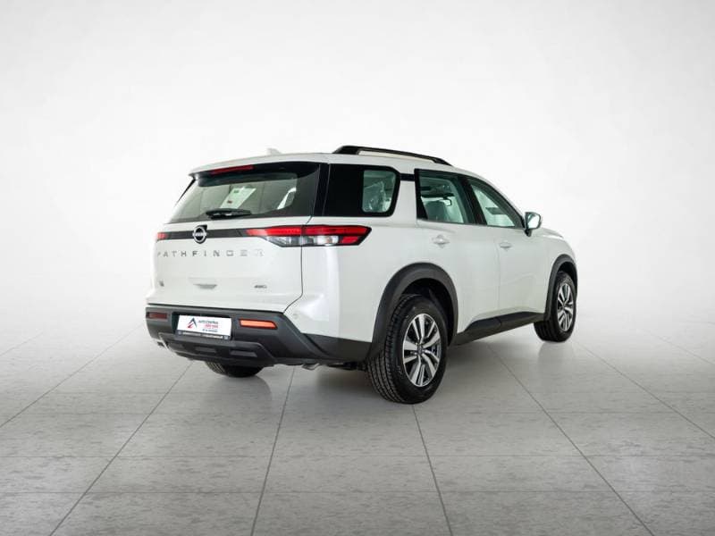 2024 Nissan Pathfinder thumbnail 3