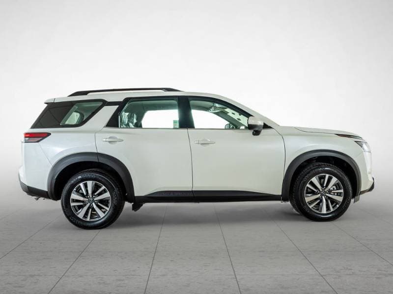 2024 Nissan Pathfinder thumbnail 2