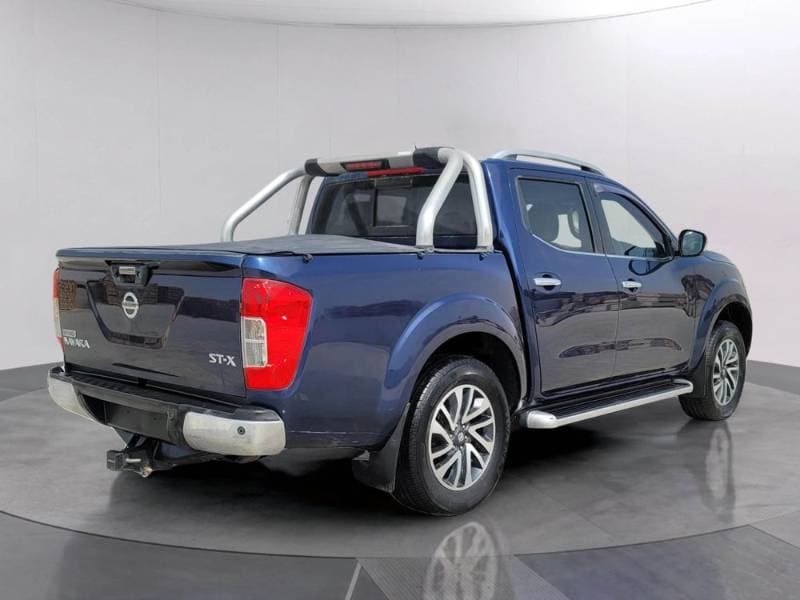 2015 Nissan Navara thumbnail 3