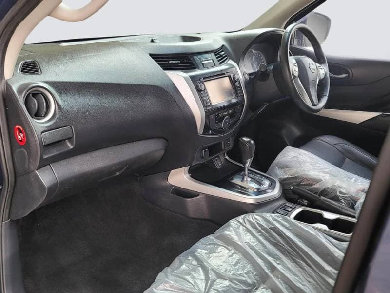 2015 Nissan Navara thumbnail 8