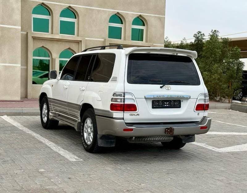 2005 Toyota Land Cruiser thumbnail 3