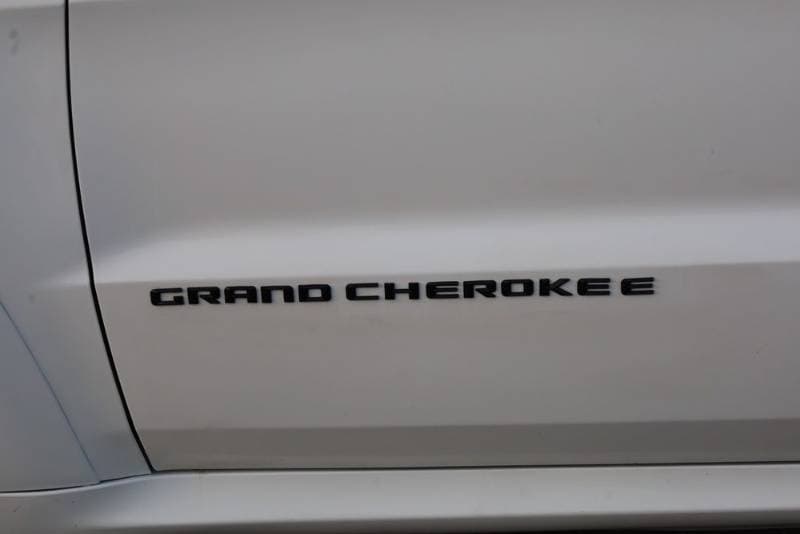 2017 Jeep Grand Cherokee L thumbnail 6