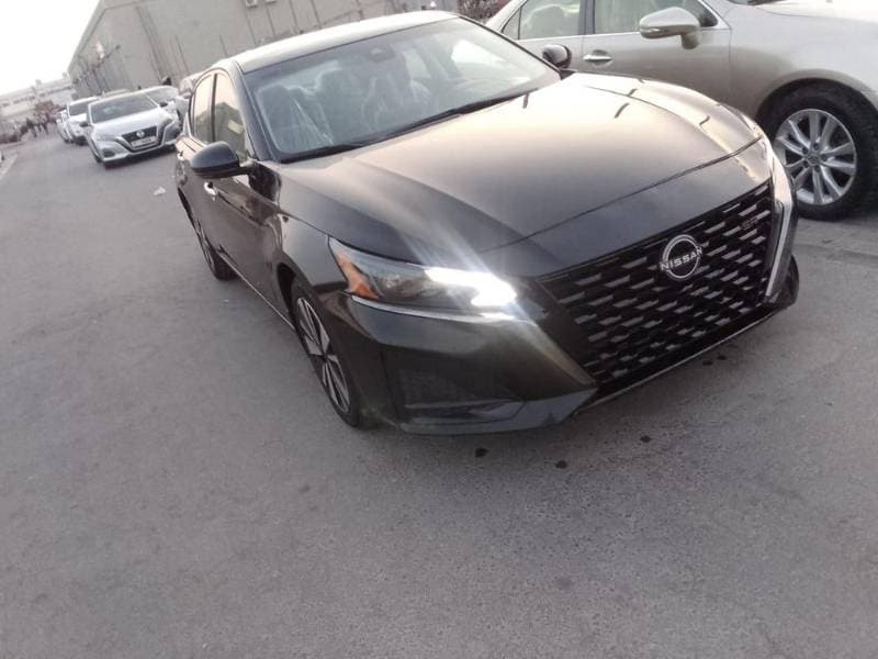 2021 Nissan Altima thumbnail 2