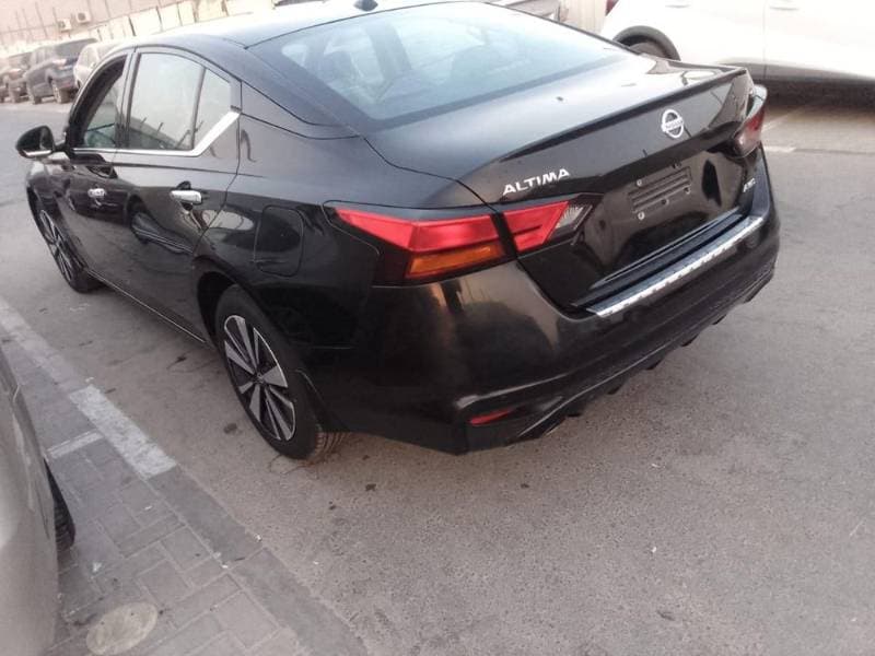 2021 Nissan Altima thumbnail 4