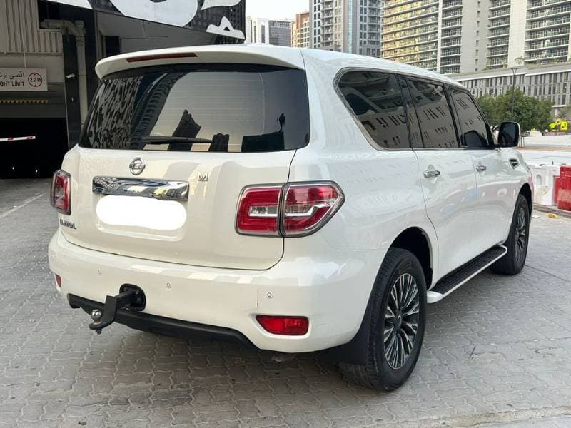 2017 Nissan Patrol thumbnail 2