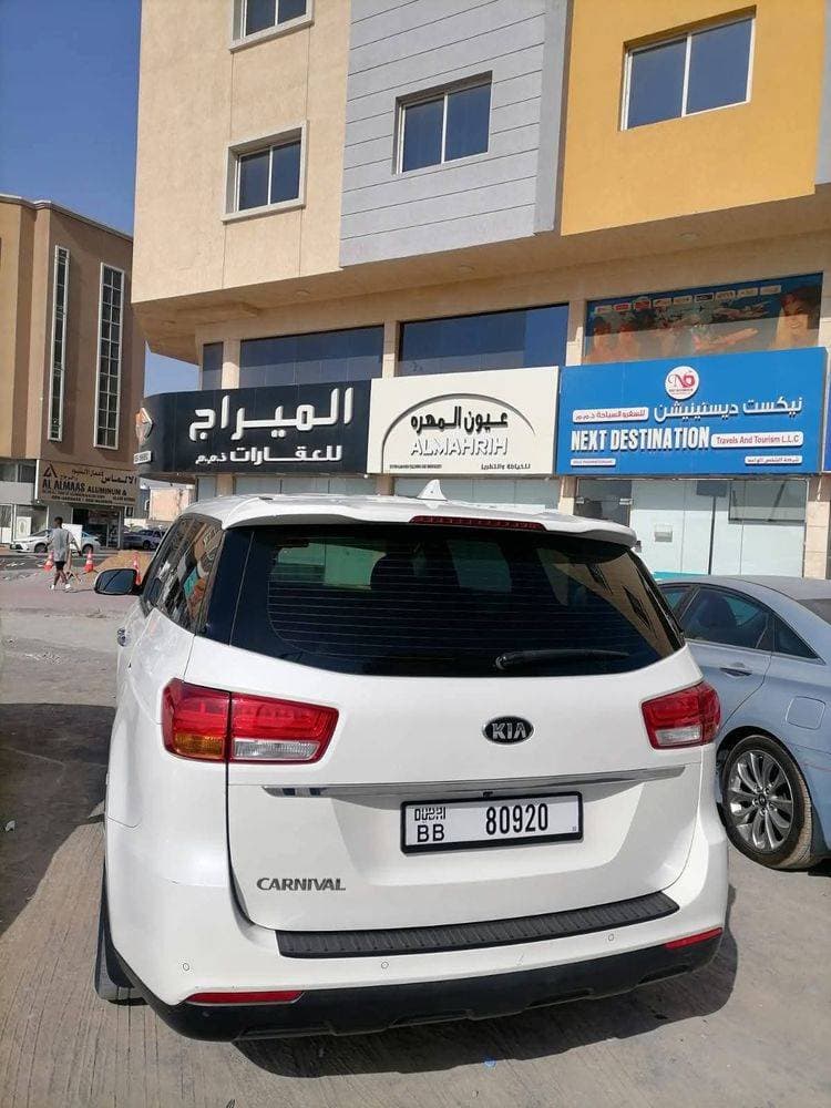 2019 Kia Carnival thumbnail 3