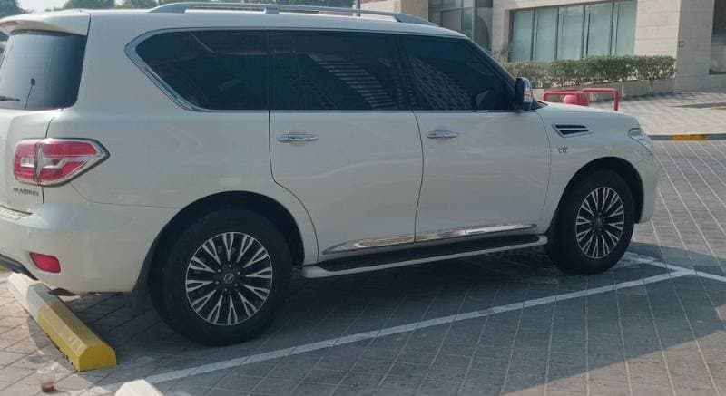 2014 Nissan Patrol thumbnail 3