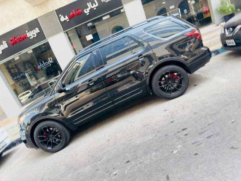 2014 Ford Explorer thumbnail 3