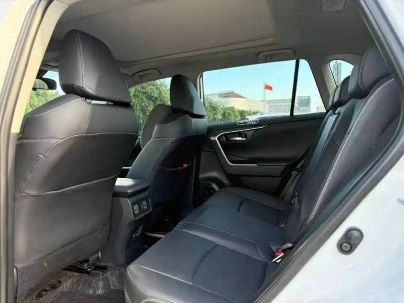 2023 Toyota Rav4 thumbnail 2