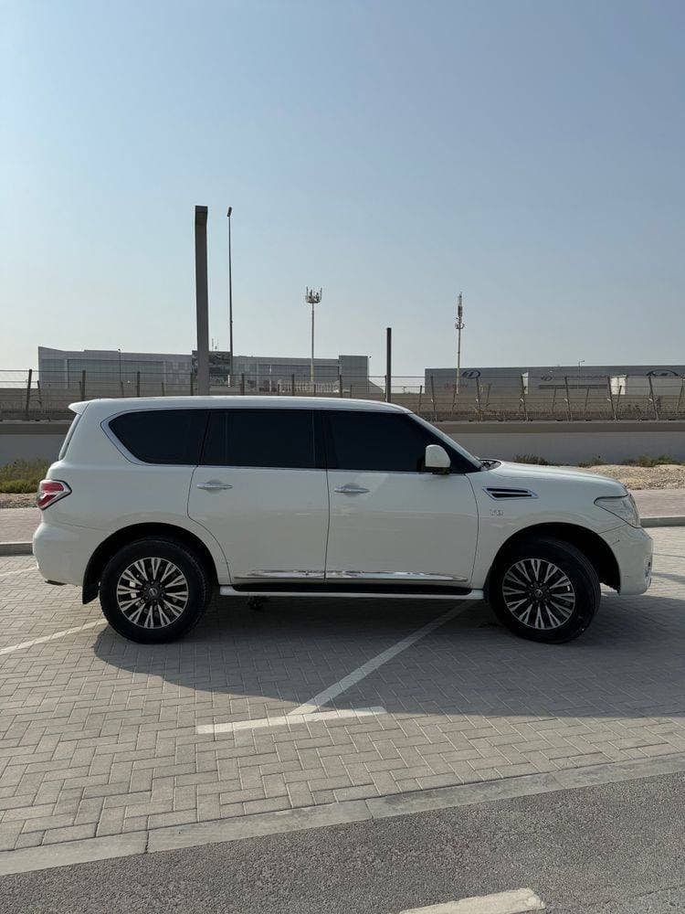 2016 Nissan Patrol thumbnail 2