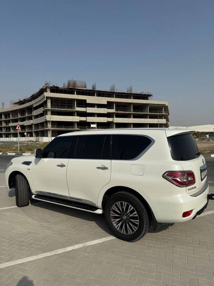 2016 Nissan Patrol thumbnail 4