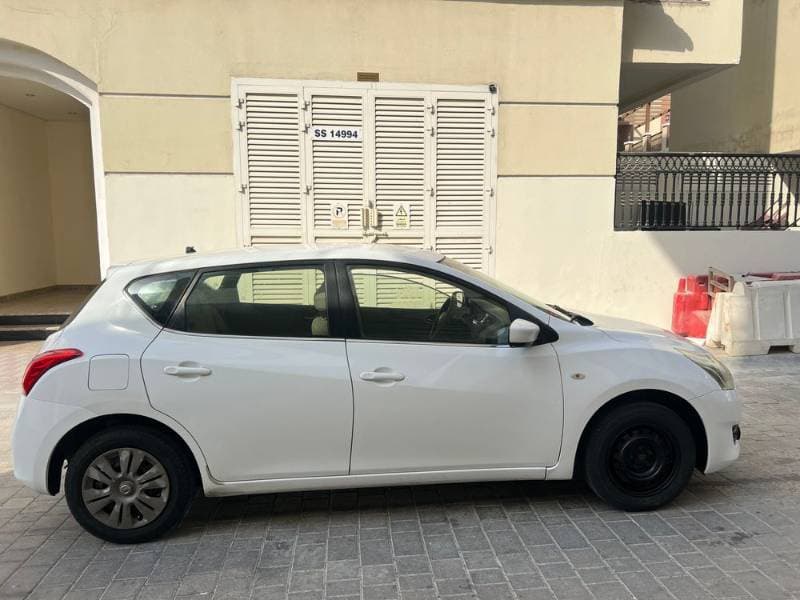 2015 Nissan Tiida thumbnail 3