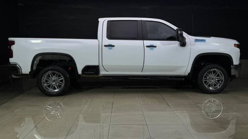 2023 Chevrolet Silverado thumbnail 4