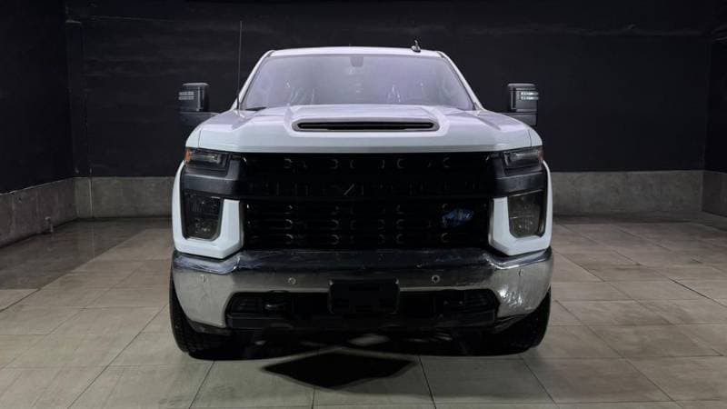 2023 Chevrolet Silverado thumbnail 3