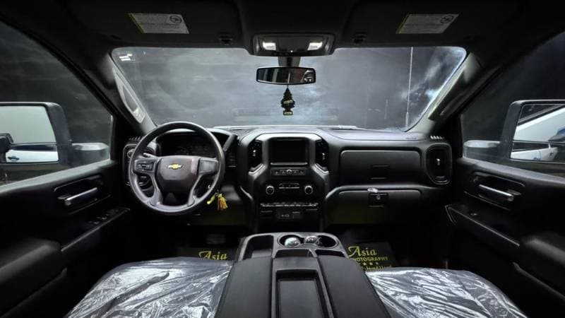 2023 Chevrolet Silverado thumbnail 2