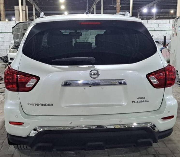 2018 Nissan Pathfinder thumbnail 5