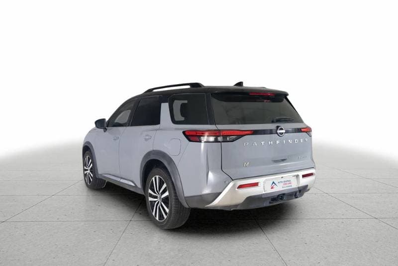 2023 Nissan Pathfinder thumbnail 4