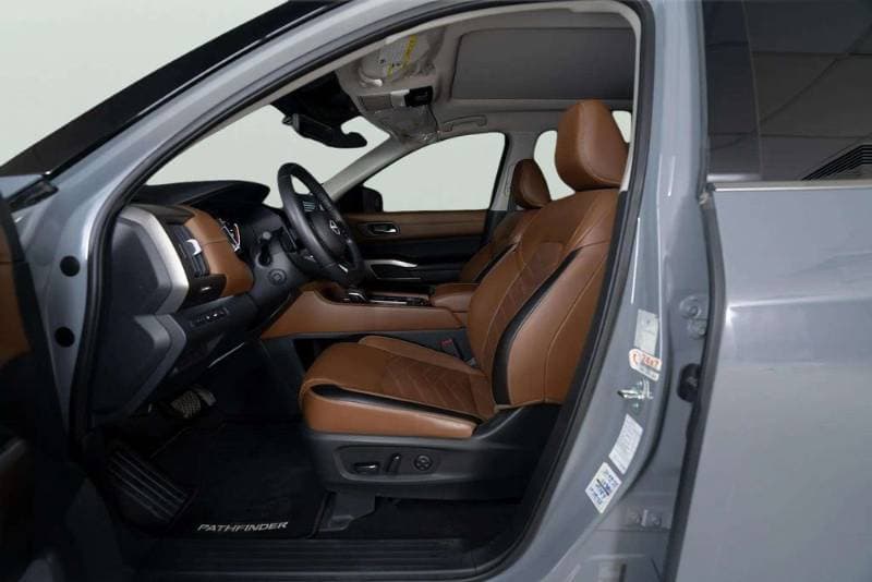 2023 Nissan Pathfinder thumbnail 10