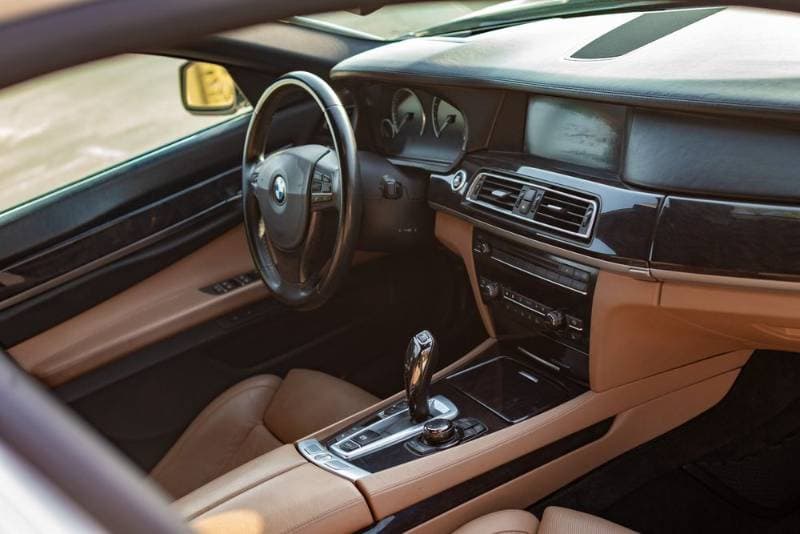 2010 BMW 7 Series thumbnail 2