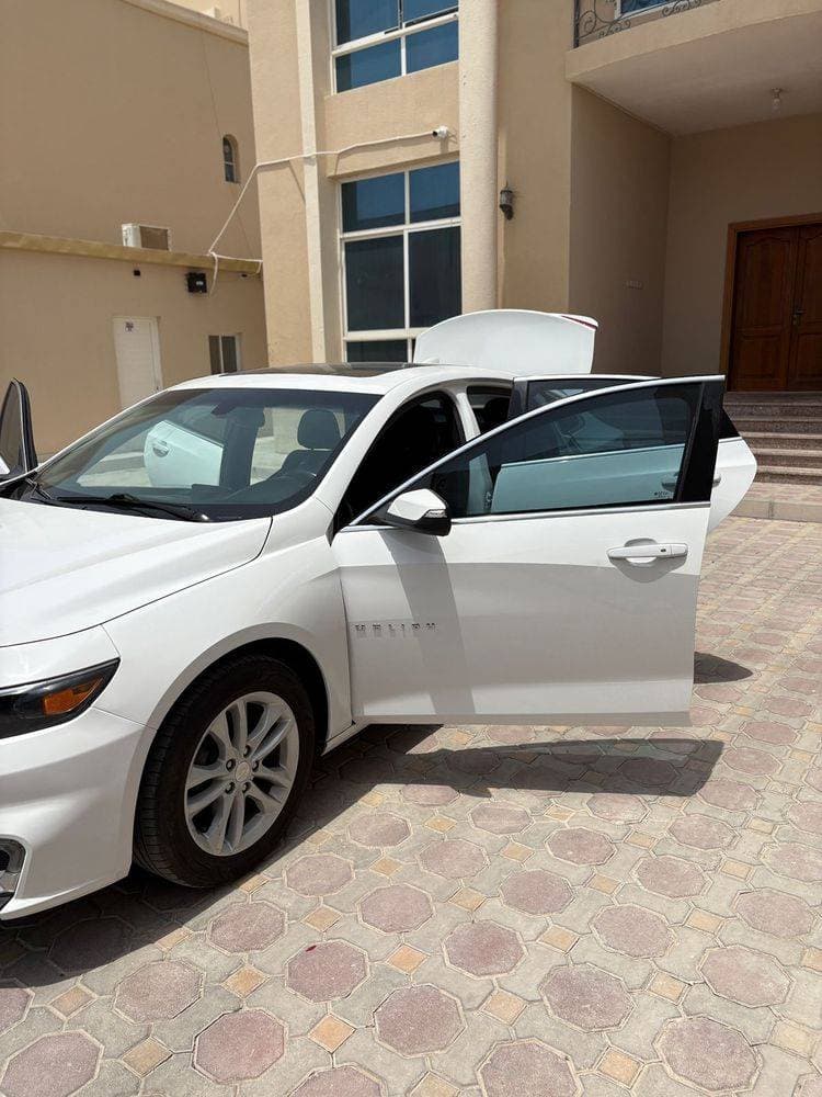 2018 Chevrolet Malibu thumbnail 2