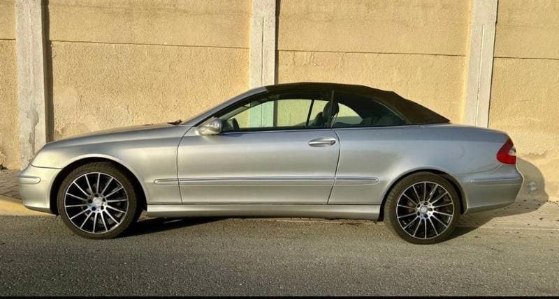 2004 Mercedes-Benz CLK-Class thumbnail 3