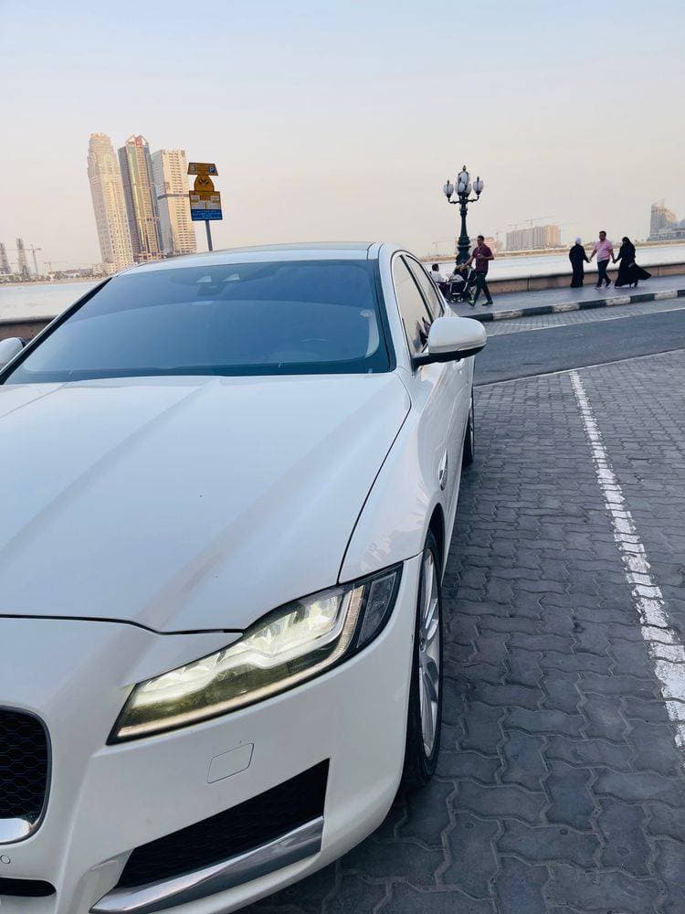 2016 Jaguar XF thumbnail 2