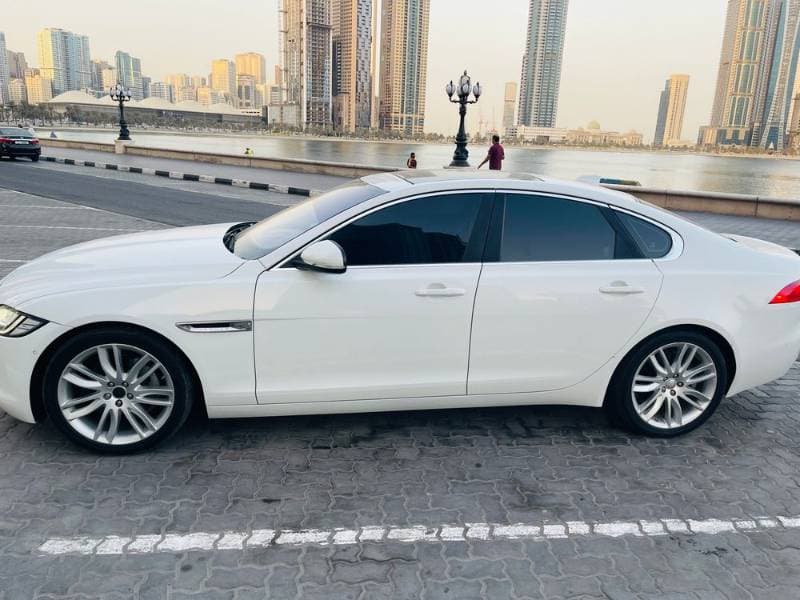 2016 Jaguar XF thumbnail 3