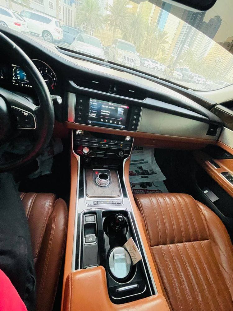 2016 Jaguar XF thumbnail 5