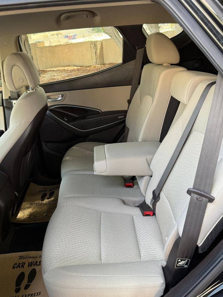 2018 Hyundai Santa Fe thumbnail 3