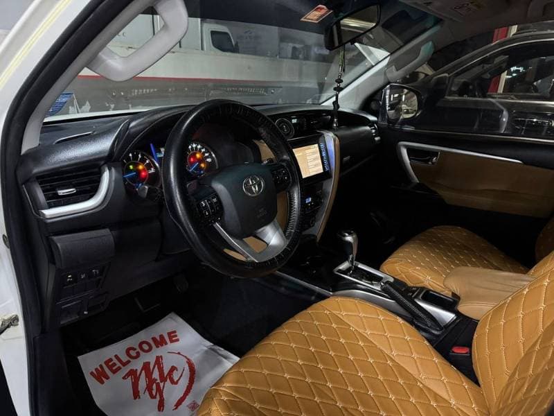 2017 Toyota Fortuner thumbnail 3