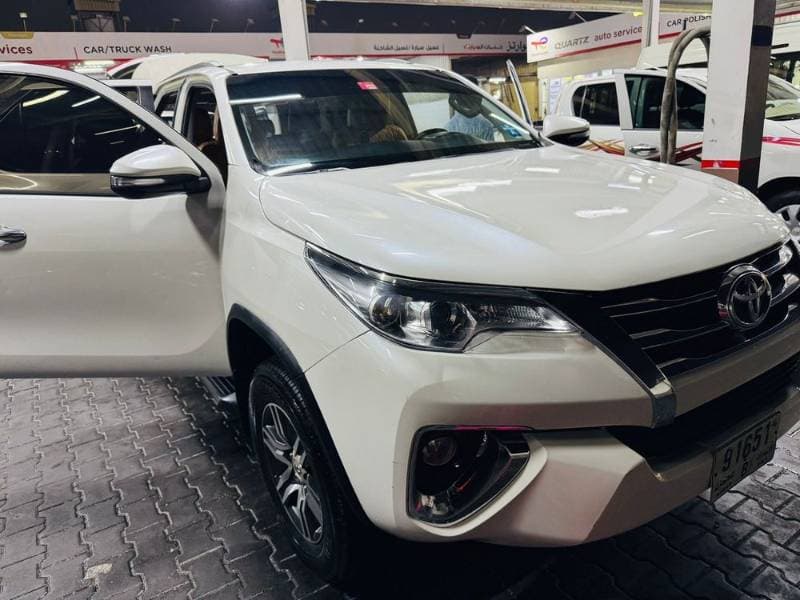 2017 Toyota Fortuner thumbnail 5