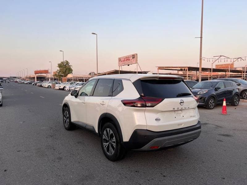 2021 Nissan Rogue thumbnail 3