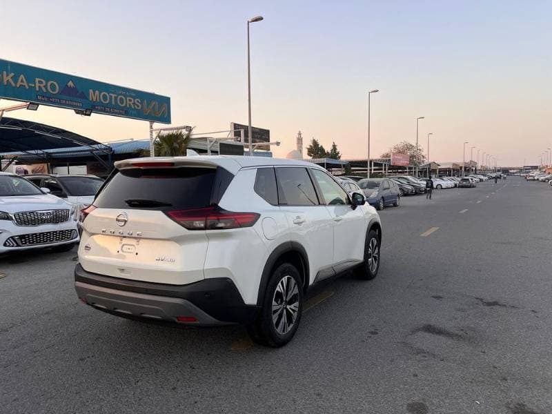 2021 Nissan Rogue thumbnail 4