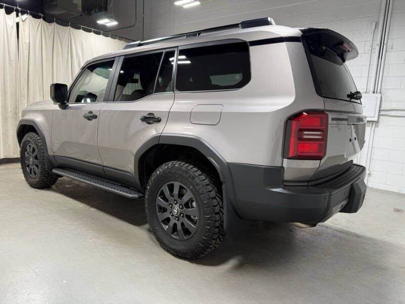 2025 Toyota Land Cruiser thumbnail 4