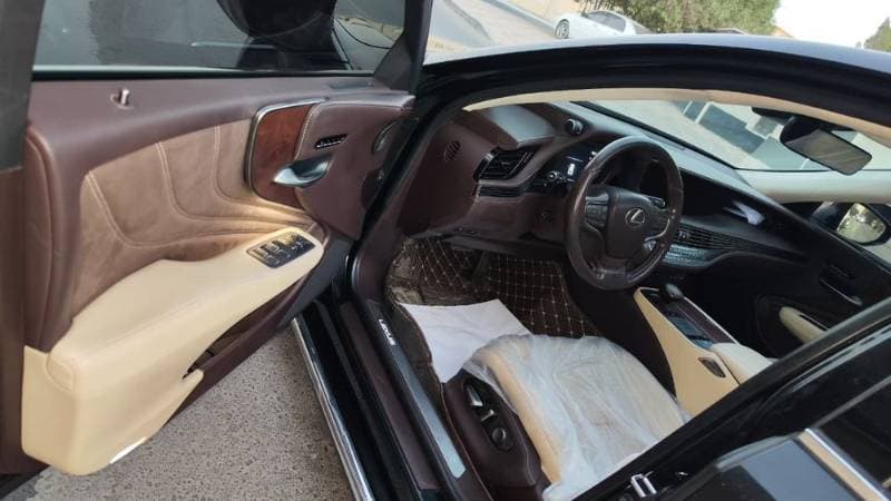 2019 Lexus LS-Series thumbnail 4