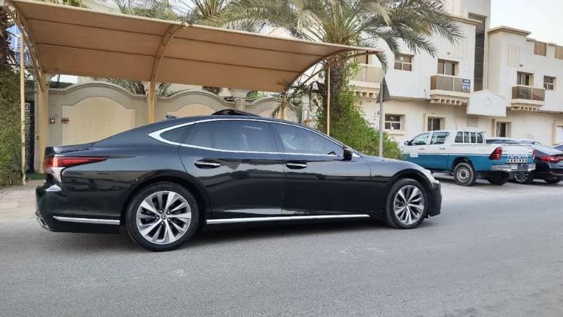 2019 Lexus LS-Series thumbnail 3