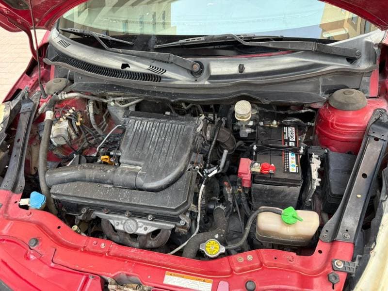 2011 Suzuki Swift thumbnail 3