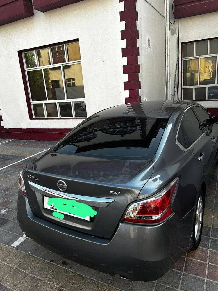 2015 Nissan Altima thumbnail 3