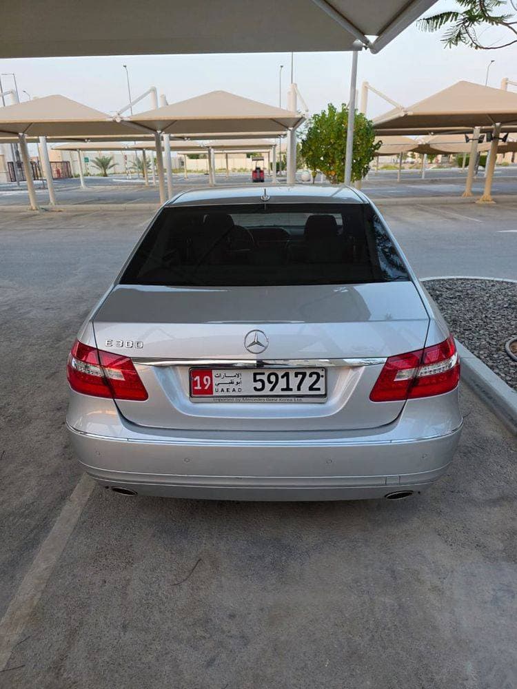 2010 Mercedes-Benz E-Class thumbnail 2