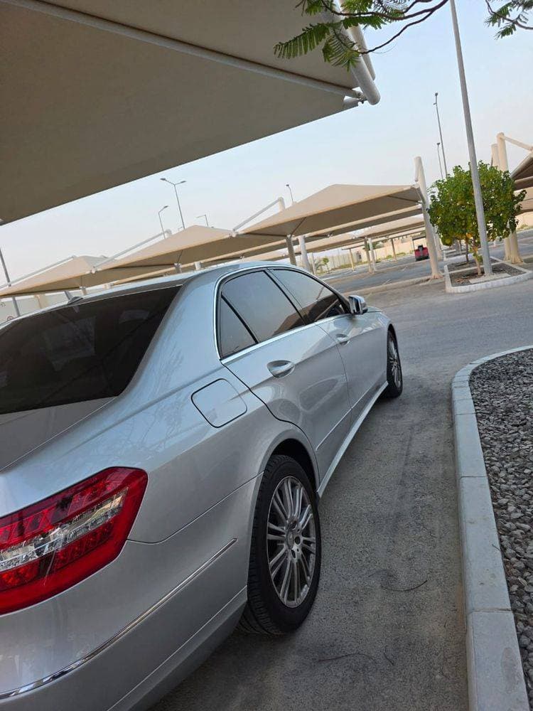 2010 Mercedes-Benz E-Class thumbnail 4