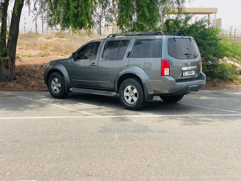 2009 Nissan Pathfinder thumbnail 3