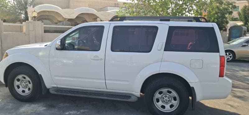 2012 Nissan Pathfinder thumbnail 3