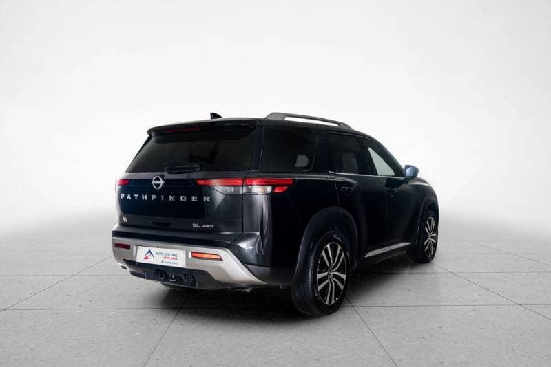 2024 Nissan Pathfinder thumbnail 3
